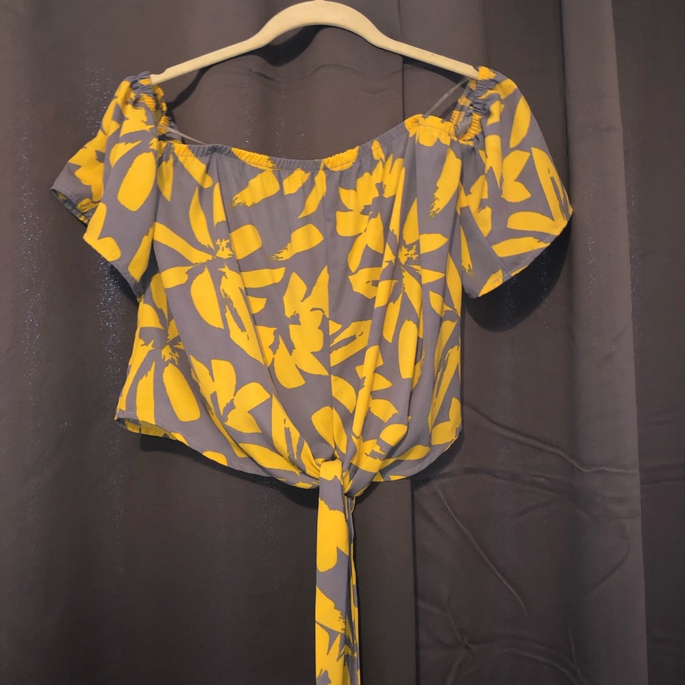 NWT Mahina Crop Tie Front Blouse Sz. Medium
